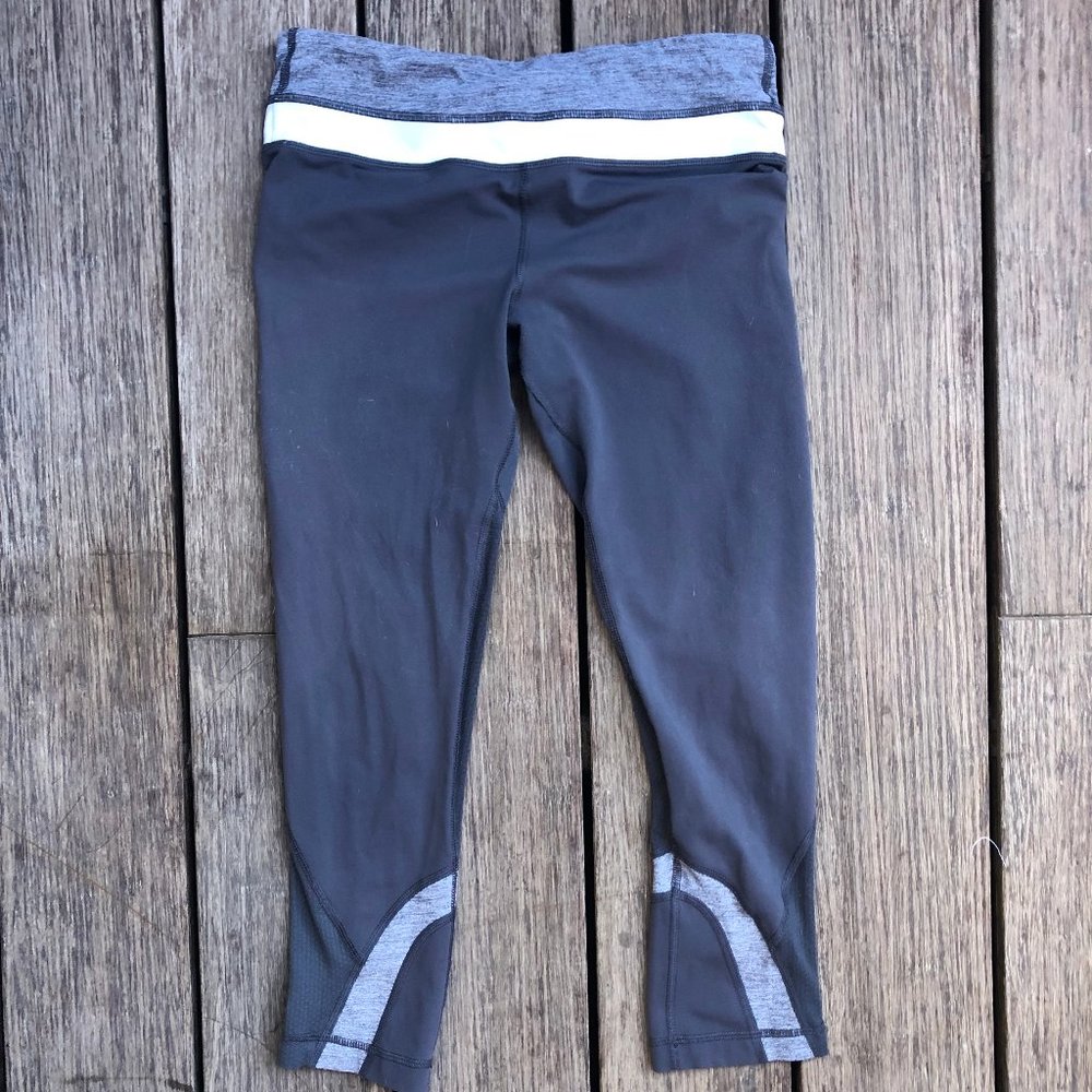 SALE! Lululemon Inspire Crops Leggings